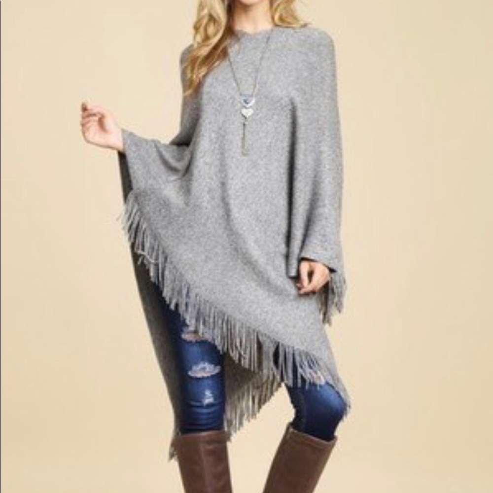 ✨HP✨Grey Tassled Poncho